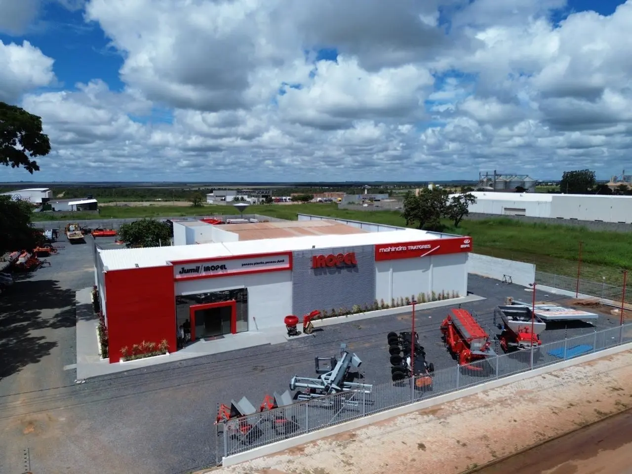 Fachada da Iropel Multimarcas em Luís Eduardo Magalhães